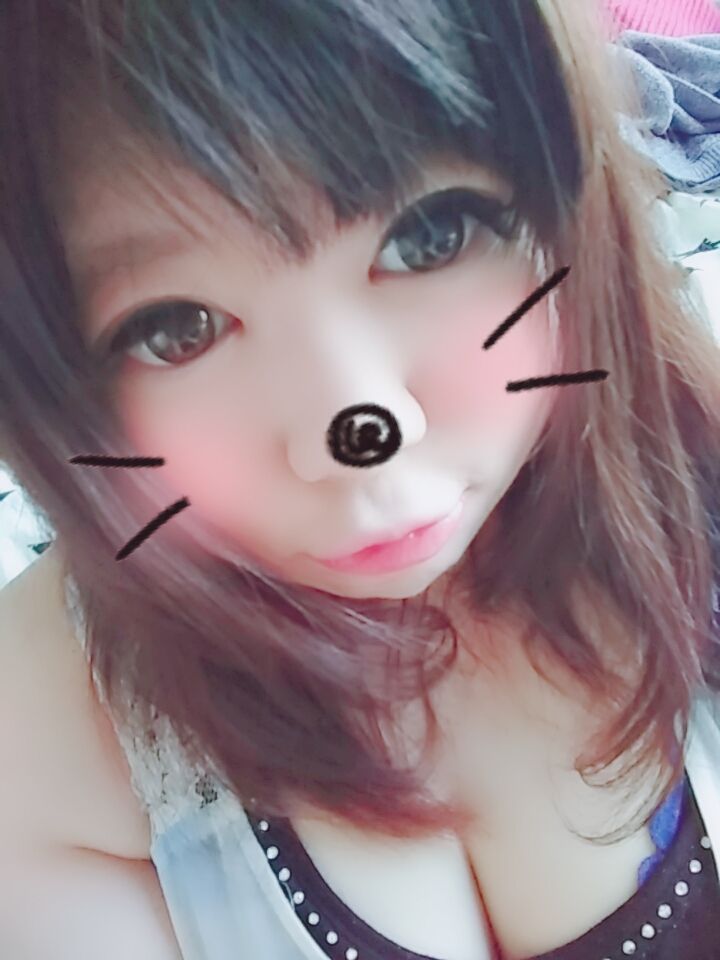 しょげる