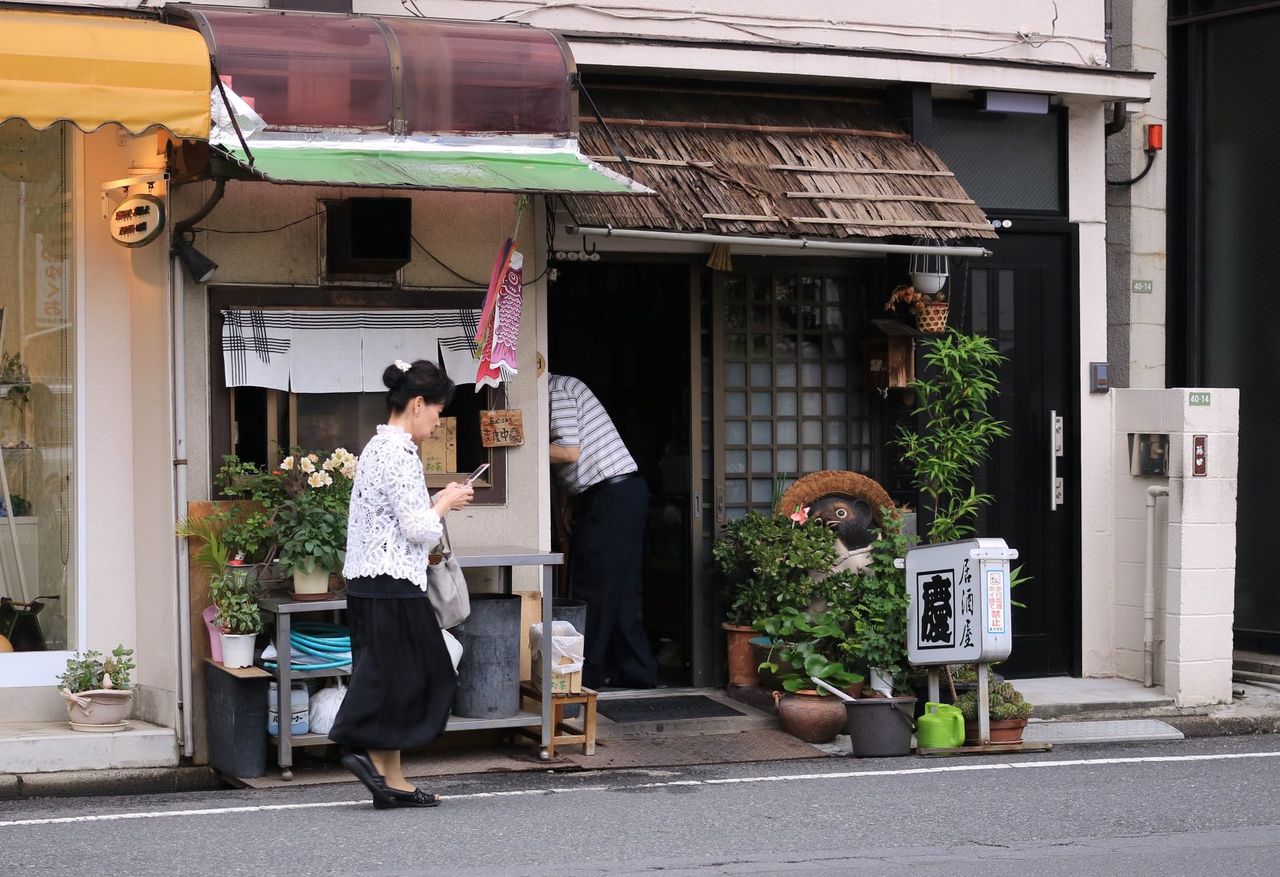東京の下町を散策 戦後 の 古い町並み 谷中銀座 Akimo散策日記 東京の下町を散策 戦後 の 古い町並み 谷中銀座 Akimo散策日記