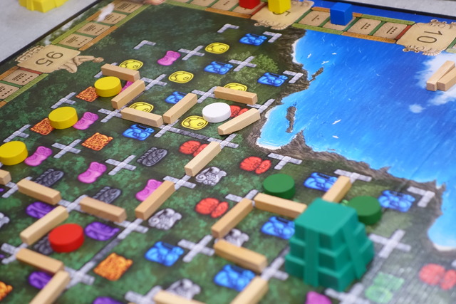 ボドゲ「パレンケ」を遊んでいる様子