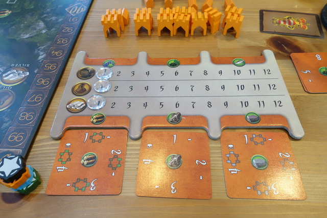 �����̤˱������ͤ򥫡��ɤ��֤�