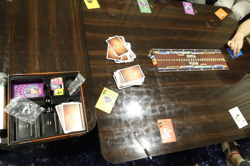 ディクシットオデッセイ を11人で遊んでいる様子 楽しい ある元心理カウンセラーのボードゲーム日記