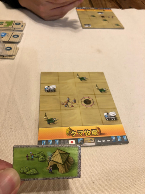 �ץ쥤�䡼�ܡ��ɤȽ��������μ̿�