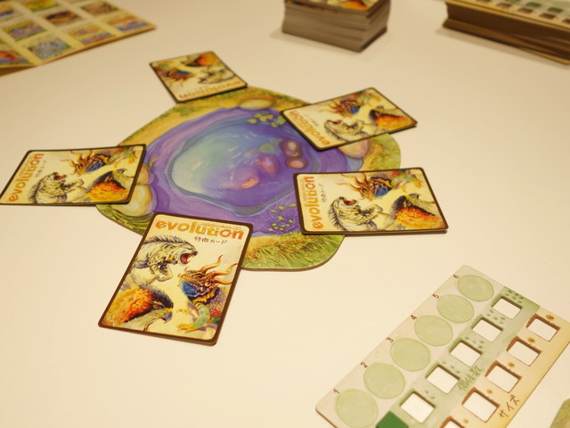 ���ܡ��ɤ˥����ɤ��֤���Ƥ���̿�