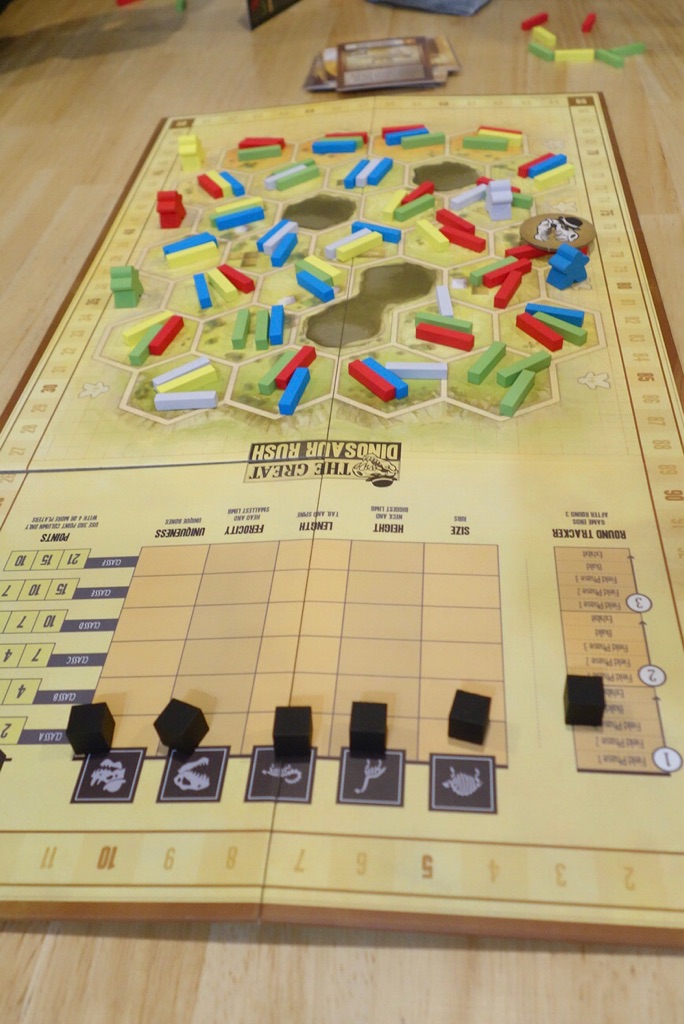 恐竜の部位別の骨を発掘して組み立てるボードゲーム 今日のボドフォト ある元心理カウンセラーのボードゲーム日記