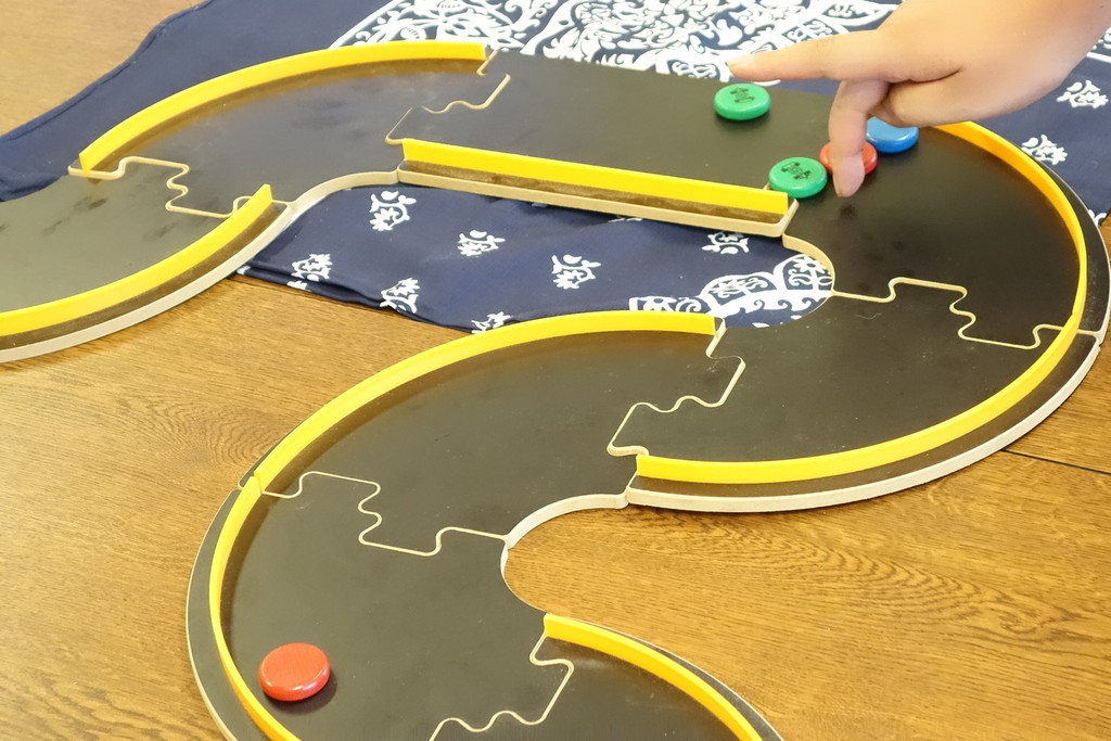 中指で弾くボードゲーム カラバンデ(ピッチカー) : ある元心理
