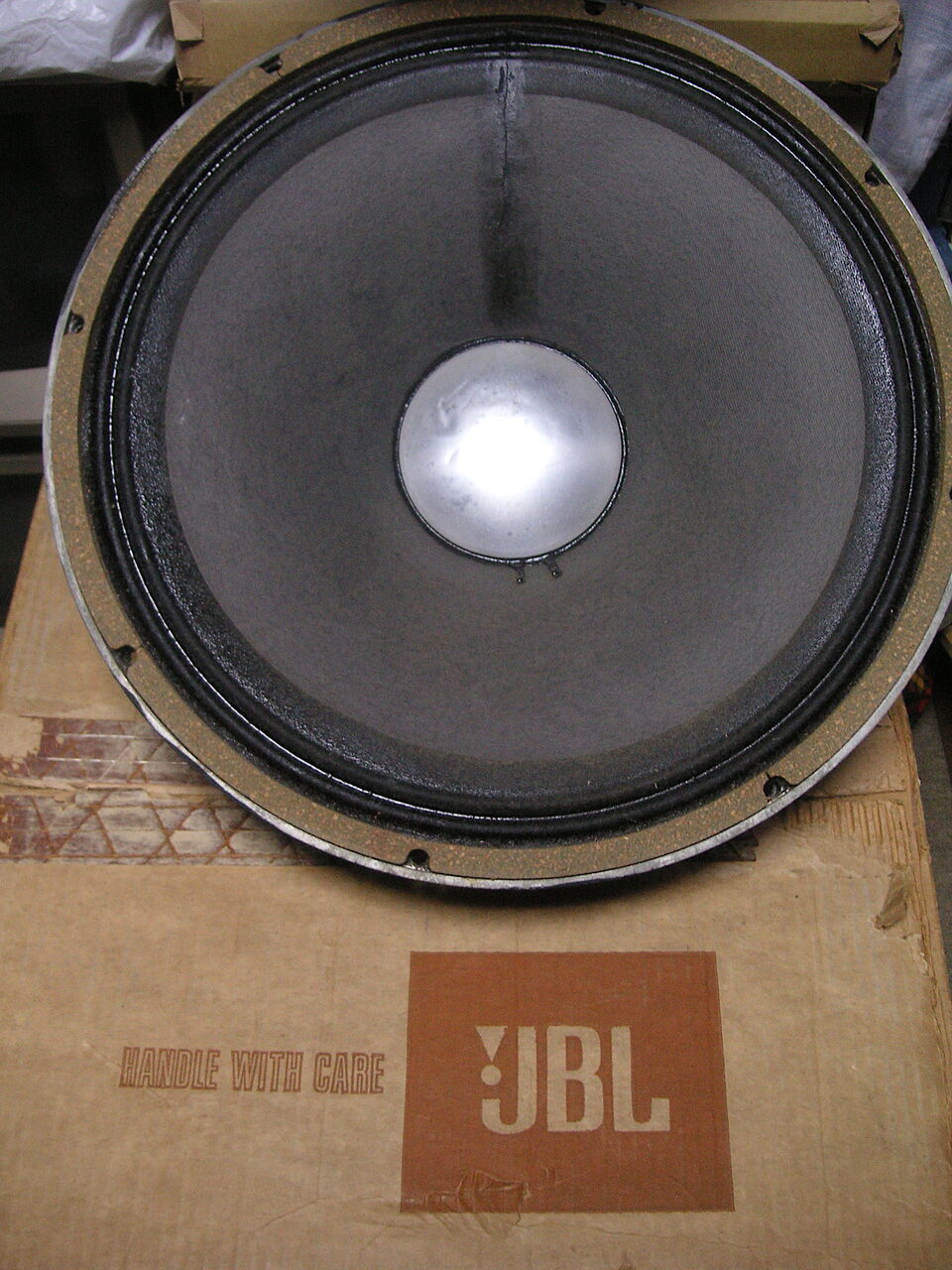 JBL D130 コーン紙破れの修復 II(修復は可也アバウト JBL D130 コーン紙破れの修復 II(修復は可也アバウト