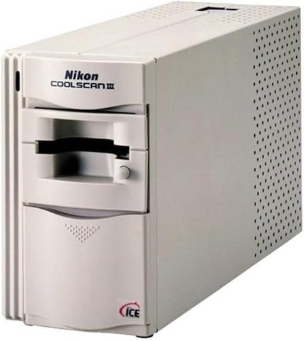 NIKON COOLSCAN III (LS-30)
