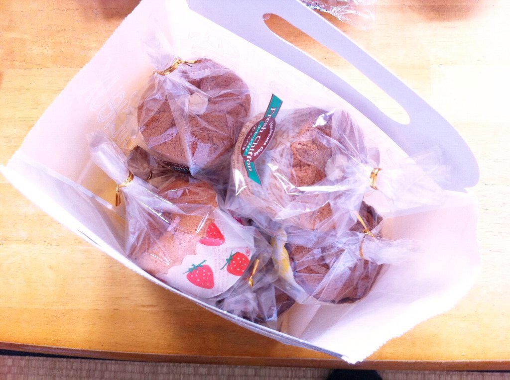 ぜんげつ堂 さんのシフォンケーキ こまっちゃんのルイガノlgsmv8とタルタルーガtype F