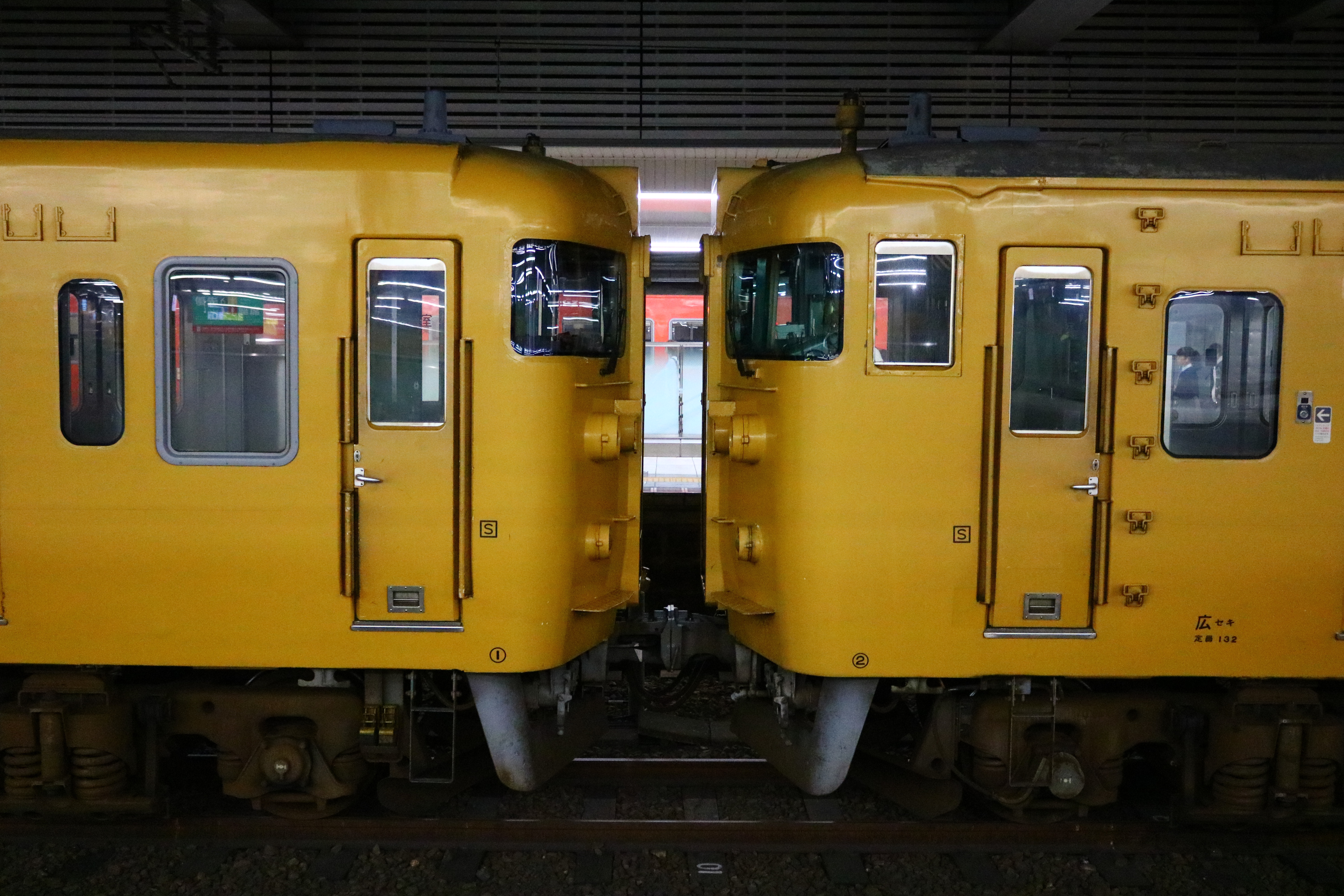 18 10 05 広島駅6番線に電車が止まっているぞ しめじの鉄道求めて三千里 18 10 05 広島駅6番線に電車が止まっているぞ しめじの鉄道求めて三千里