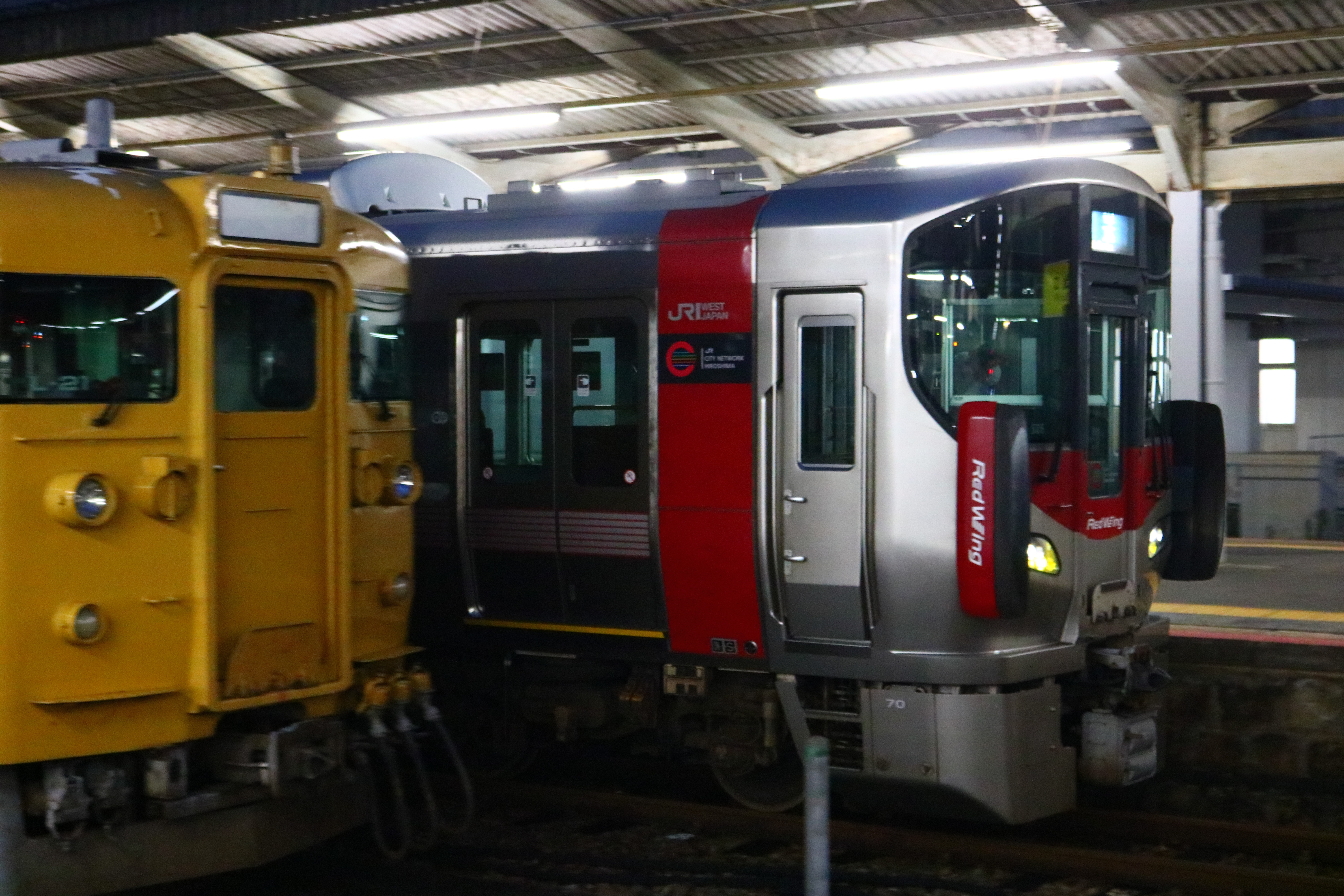 18 10 05 広島駅6番線に電車が止まっているぞ しめじの鉄道求めて三千里 18 10 05 広島駅6番線に電車が止まっているぞ しめじの鉄道求めて三千里