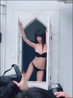 「今ドキの巨乳系女子大生」☆HOSHINO､妖艶な網タイツ姿公開