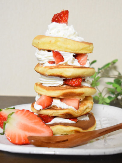 いちごとホイップクリームの積み重ねホットケーキ ミニサイズを重ねてどどーんと Super Slow Iegohan 毎日呑んでもダイエット ボディメイクおつまみ