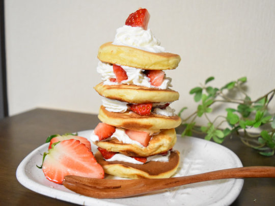 いちごとホイップクリームの積み重ねホットケーキ ミニサイズを重ねてどどーんと Super Slow Iegohan 毎日呑んでもダイエット ボディメイクおつまみ
