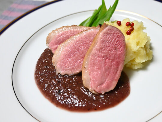 鴨のロースト 桃赤ワインソース 福島クッキングアンバサダー 福島県産桃 黄貴妃 を使ったフルーティーで香り高いお肉に合うソース Super Slow Iegohan 毎日呑んでもダイエット ボディメイクおつまみ