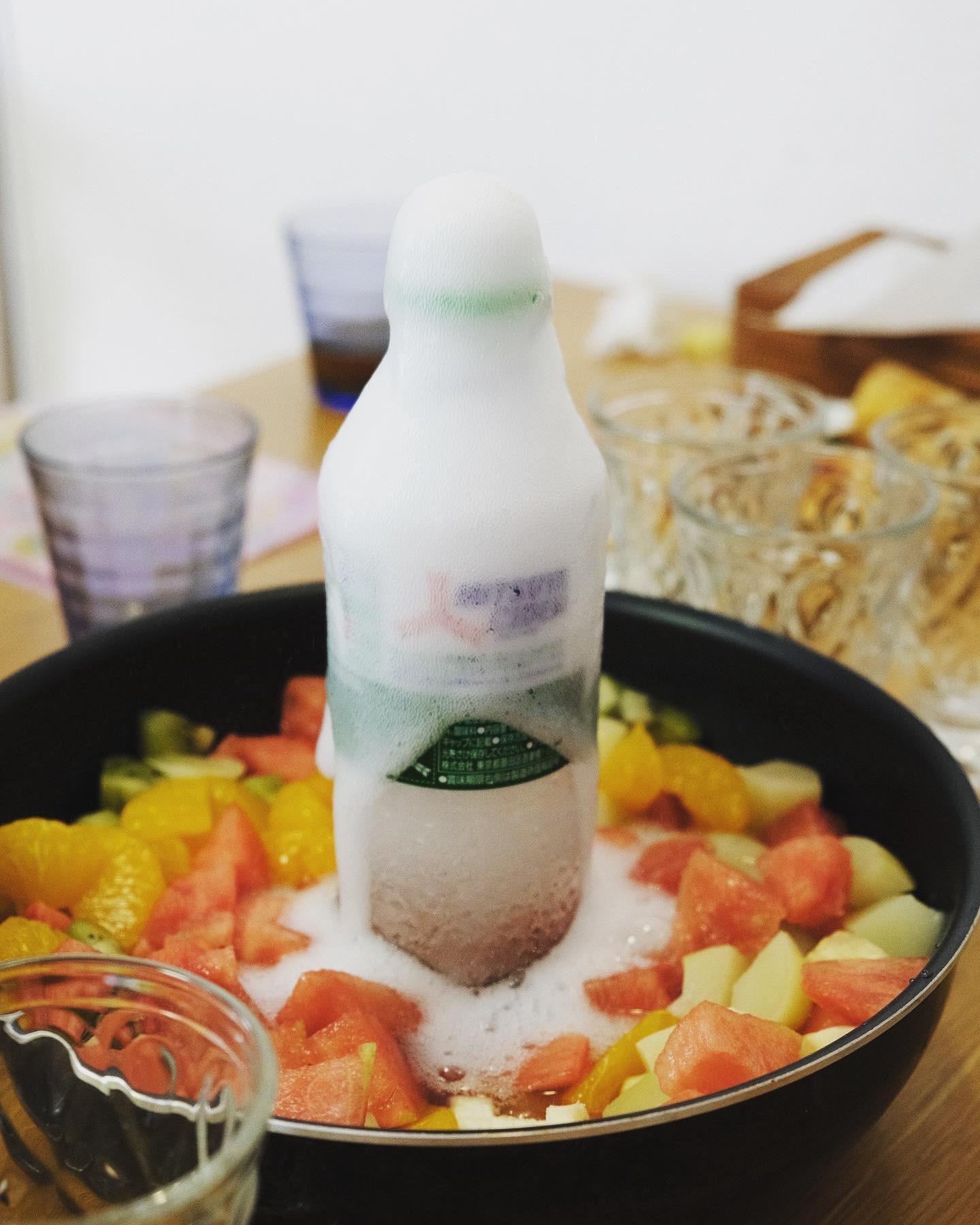 ママブログあーさんの日々ほのぼの 休日に 子供たちが喜んだ炭酸で噴水 フルーツポンチ