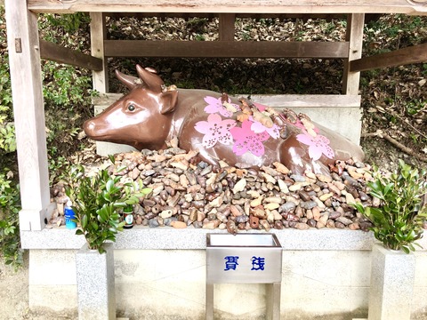 田倉牛神社　牛の像