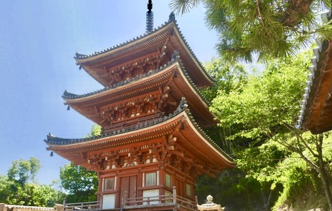 御滝山真光寺　三重塔1