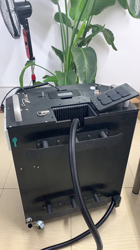 本体背面