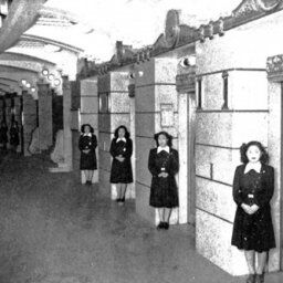 エレベーターガールとかいうわけわからん職業