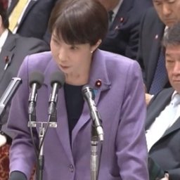（ ´_ゝ`）共同通信「速報！首相、女性天皇に否定的見解！」