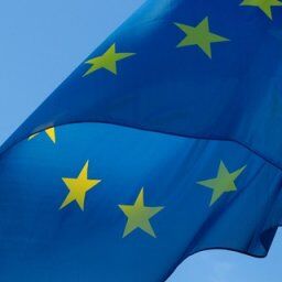 EU「スマホのバッテリーを自分で交換できない商品は違法とする」←これ