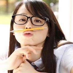 【画像】お○ぱいを5割以上見せちゃってるエロ女子www