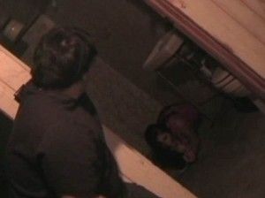 男がアップした ”地下室で縛られ泣き叫ぶ少女” のビデオ、2009年に行方不明になった15歳の女の子の可能性