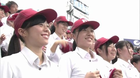 【夏の甲子園】広陵高校・天理戦アルプス応援団がみんな可愛すぎると話題！ルックスレベルやべええええ【高校野球】