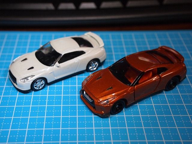 トミカ vs 童友社（RMZ City） GT-R（R35）対決www : アルバトンの