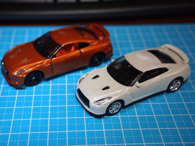 トミカ vs 童友社（RMZ City） GT-R（R35）対決www : アルバトンの