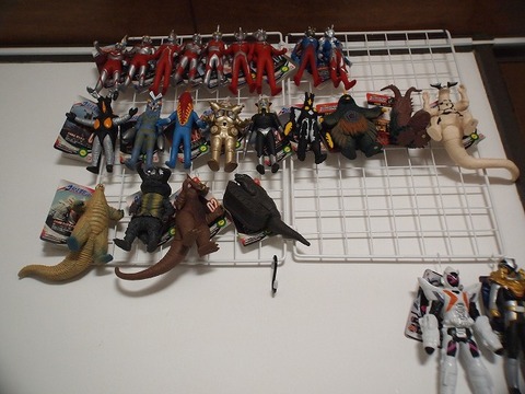 ウルトラマン関連のソフビの収納場所が・・・。 : アルバトンのごった煮箱