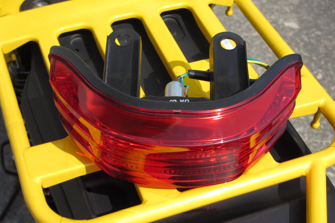 クロスカブのテールランプ カブ遊歩