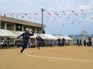 運動会消防団の演技