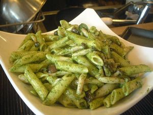 きのことペンネ バジルソース和え コミュニティ トレードalのデリキッチン