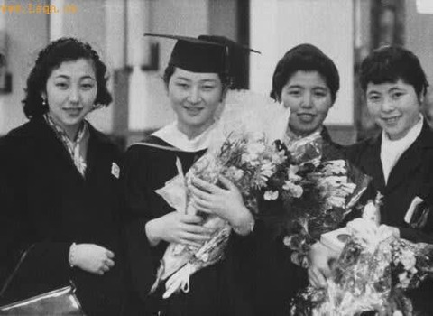 2453f4ff8e13fceff9bd2d234c6265e0-1