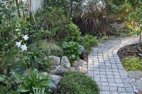 石畳の小道 Alex S Garden Party