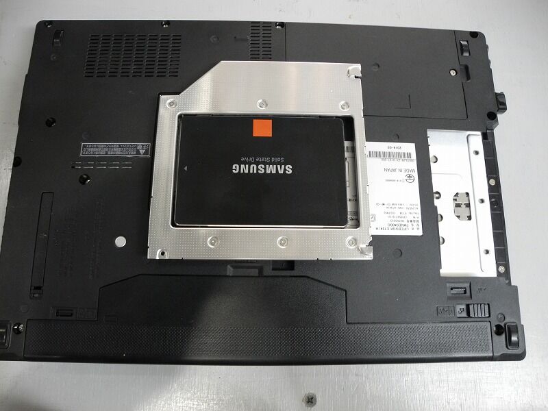 LIFEBOOK E734/H セカンドSSD追加作業 : 湘南のパソコン修理専門