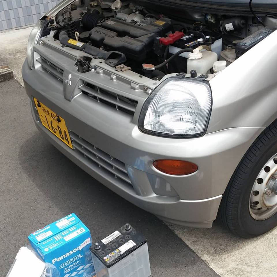 軽自動車のメンテナンス作業 バッテリー交換 湘南のパソコン修理専門店 下田商会 0466 48 2386