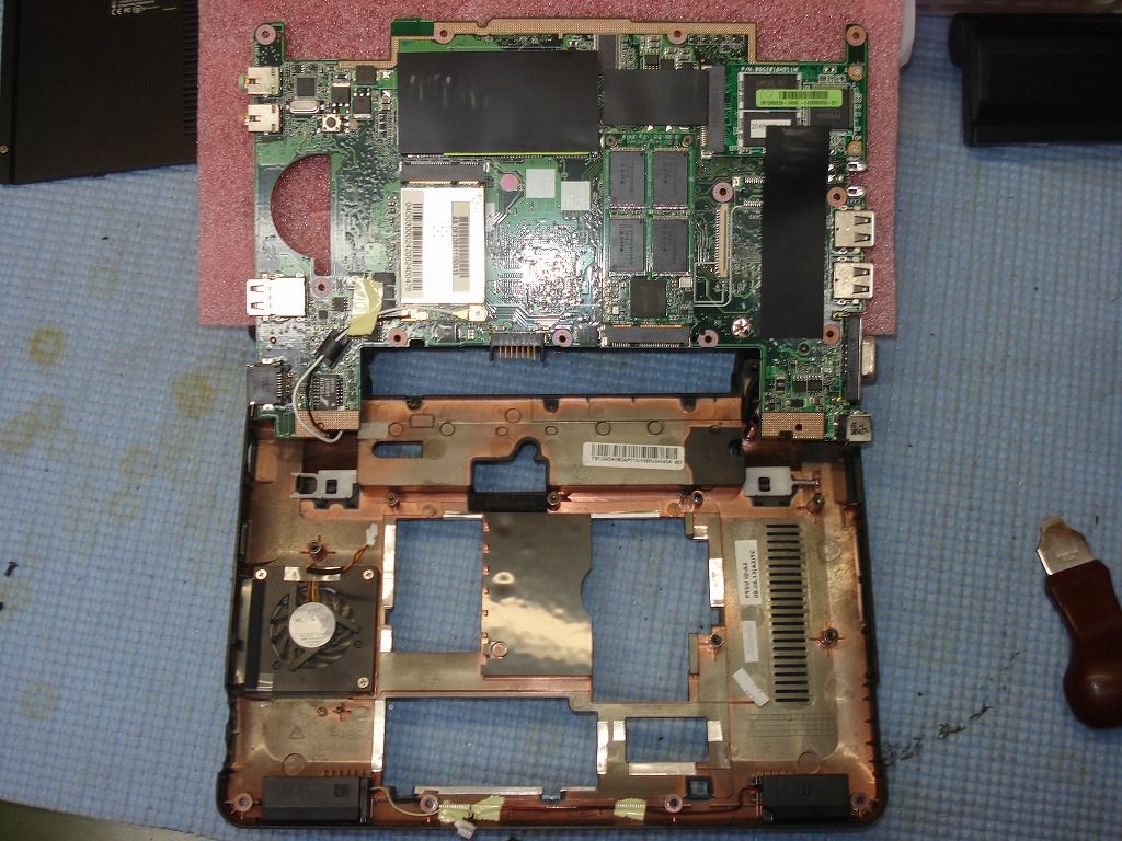ファンが故障してしまったasus Eeepc 901 分解ファン交換修理 湘南のパソコン修理専門店 下田商会 0466 48 2386 ファンが故障してしまったasus Eeepc 901 分解ファン交換修理 湘南のパソコン修理専門店 下田商会 0466 48 2386