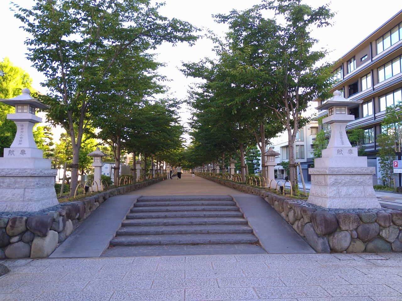 朝の鶴岡八幡宮から海まで若宮大路を楽しむ Aliceの編み物