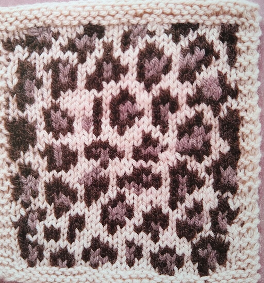 編み込みと模様編みの棒針パターン Aliceの編み物