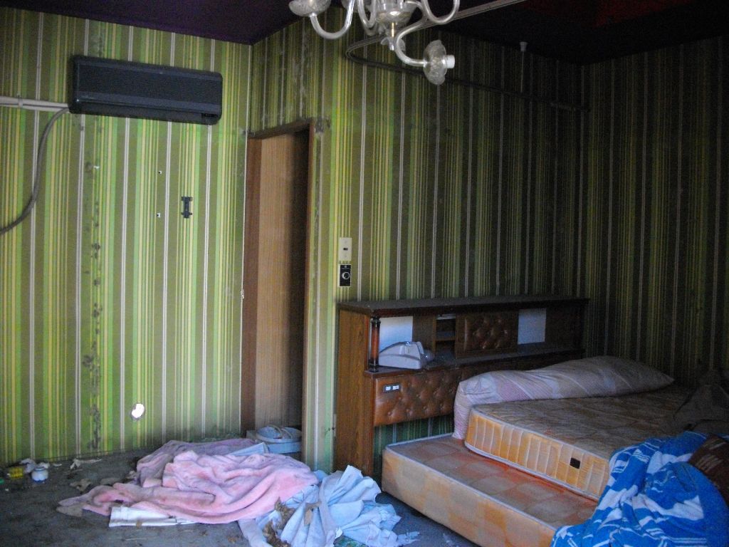 廃業 ラブホテル 内部 