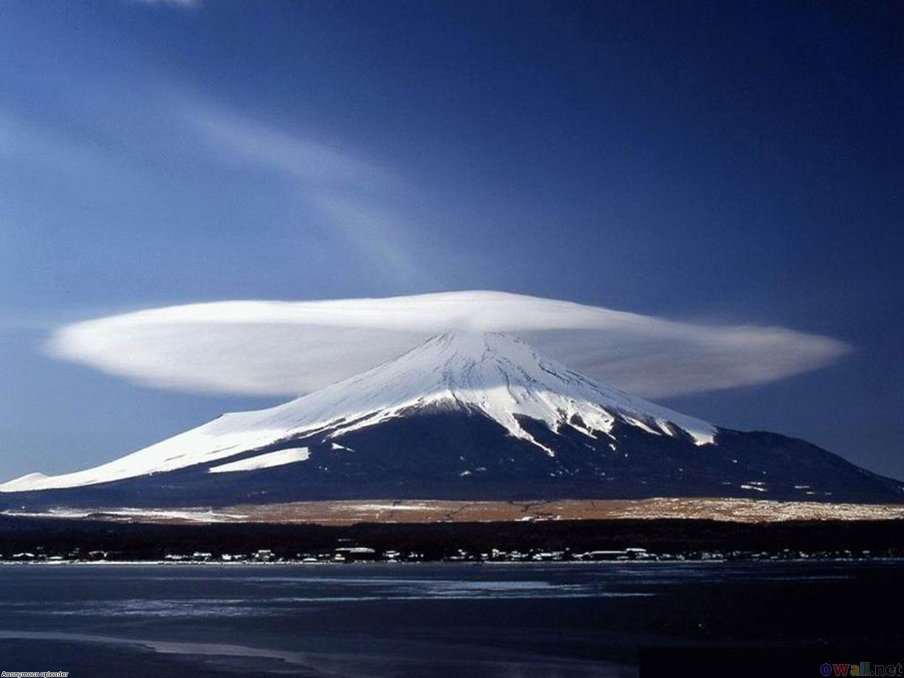 これは本当に美しい レンズ雲に覆われた富士山に対する海外の反応 エイリアンラボ これは本当に美しい レンズ雲に覆われた富士山に対する海外の反応 エイリアンラボ