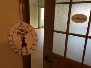 1周年記念入り口from上岡さん