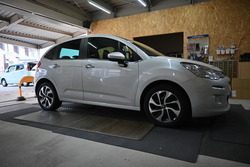 ȥ(Citroen)C3νԡˡѡǥåɥ˥󥰡եȡꥢƱܹǤ