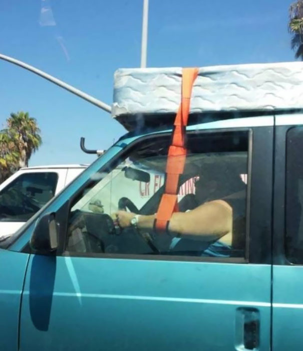dangerous-distracted-driving-142-5b73d9b44e806__605