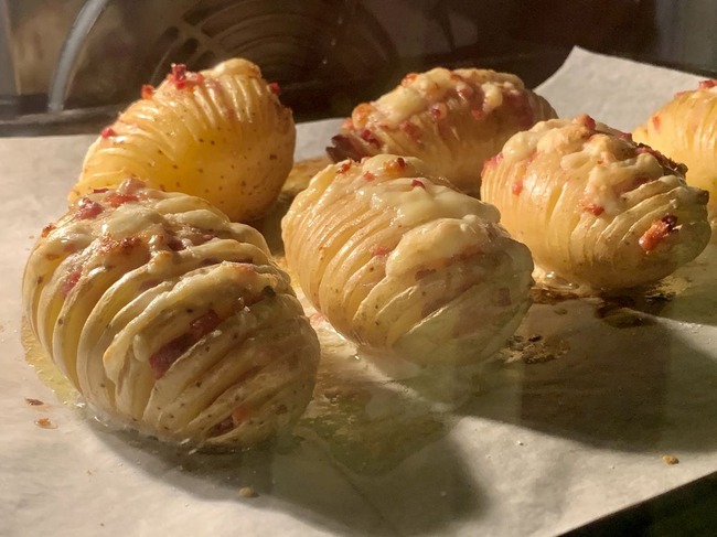 1744677333440571 (1)