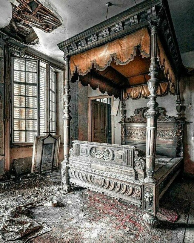 interesting-old-abandoned-houses-pictures-21-64f81df171b09__700