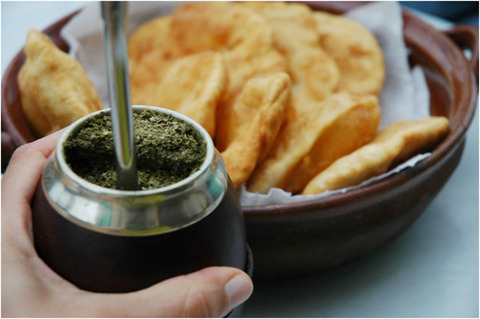 mate-con-tortas-fritas