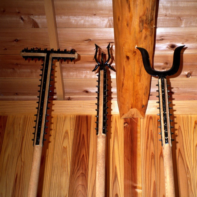 1024px-Torimono_sandogu_(tools_for_capturing_criminals)